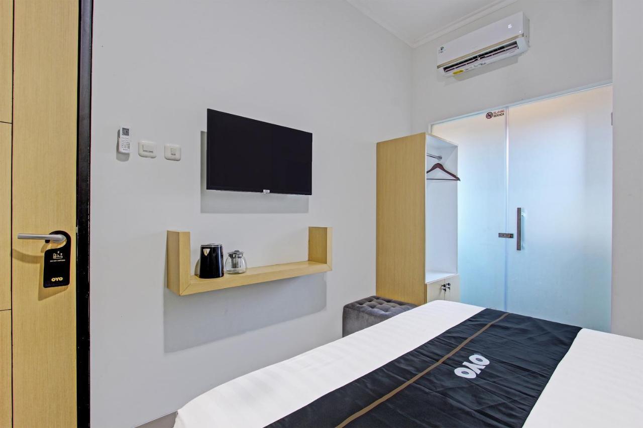 Capital O 91377 Mk Prime Syariah Hotel Semarang Exterior foto